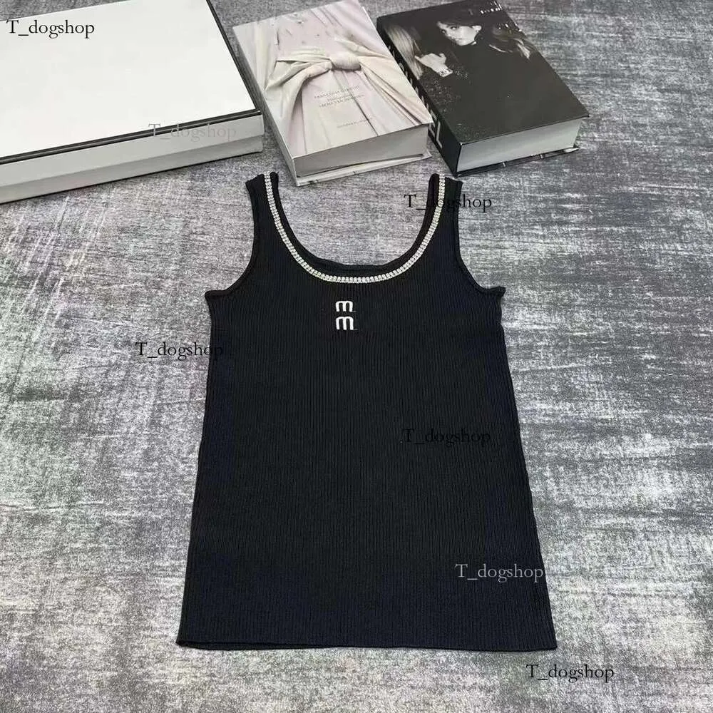 2024 Miu Summer Summer Sans manche Designer Women's Sans mannequin Top MIU Fashion Women's Top Top Lournfoughftmanship Inlaid Diamond Diamond Knited Vest 234 531