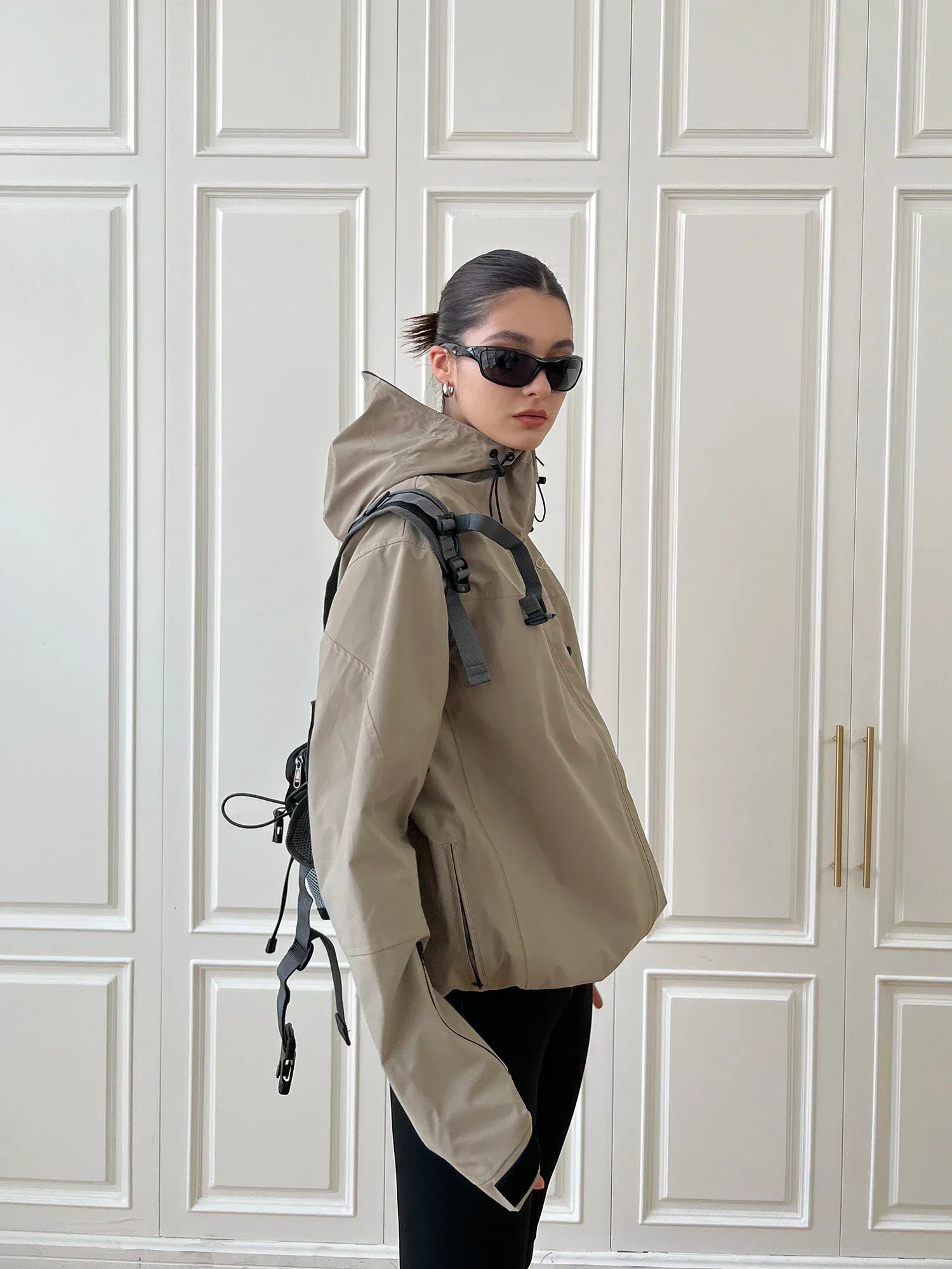 DHgate.com:Taupe Hooded Gorpcore Windbreaker Jacket