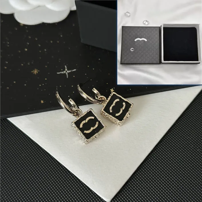 Orecchini in oro di lusso Materiale in ottone Brand Designer Nuovi orecchini quadrati gioielli di alta qualità