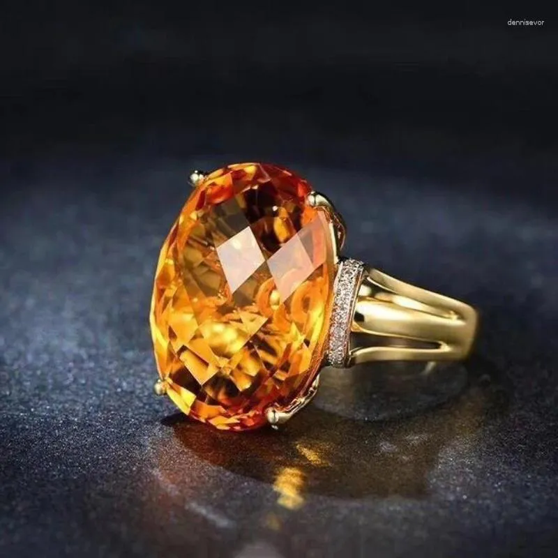Cluster Anneaux en classique six incrustations de griffes brillantes Crystal jaune de luxe pour les femmes Gift de bijoux élégants vintage