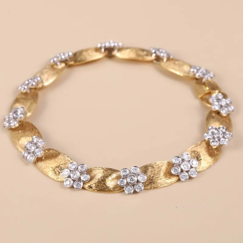 Donne Bracciale di lusso Bracciale Gioielli Real 18K GOLL GOLL VVS Moissanite Diamond Flower Links per ragazze Donne per feste per matrimoni gioielli