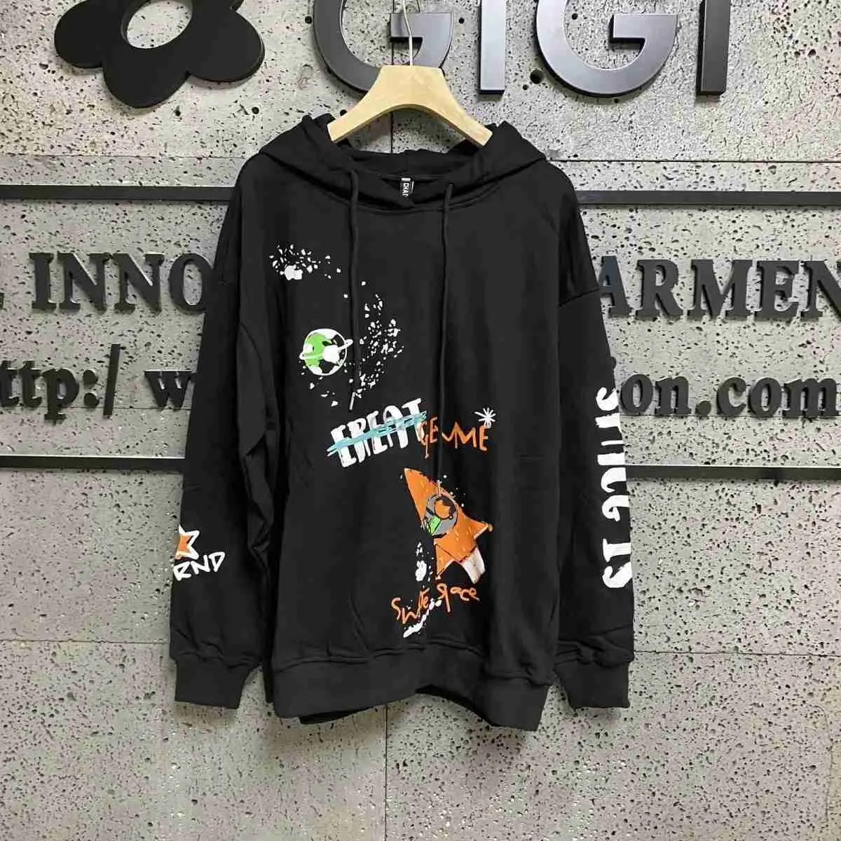 Women's Hoodies Sweatshirts Harajuku High Quality Black Planet Graffiti Print Mens and Womens Hoodie Y2k Clothing Street Sportswear Anime Oversized Hoodie 240413