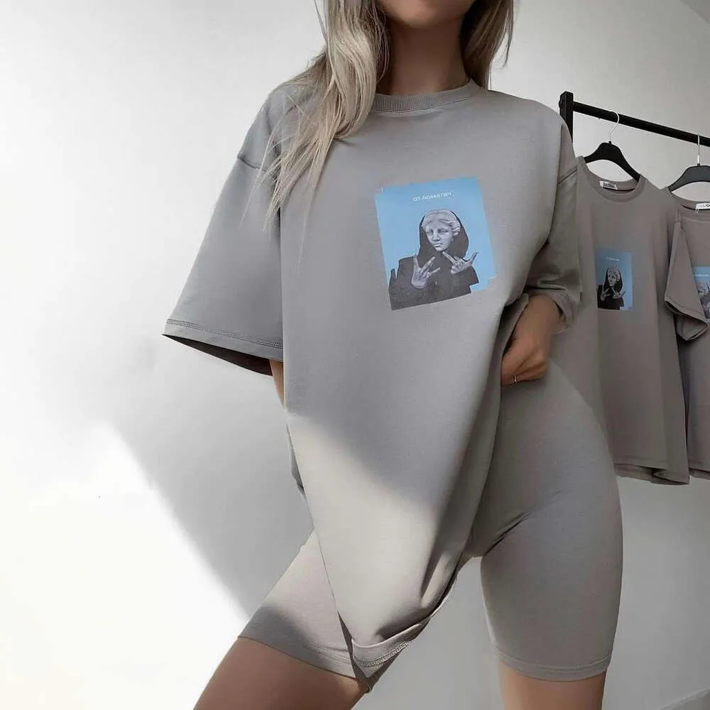女性用ポートレート印刷された半袖Tシャツ、ピュアコットントレンディブランド、女性のデザインセンス、ニッチな汎用性のある女性のトップ