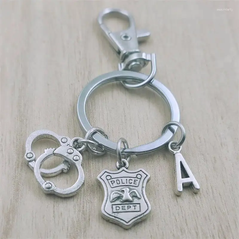 Nyckelringar Handbojor Dept Keyring Letter Car Key Chain Ring Hummer Clasp Initial Charm Women Jewelry Accessories Pendants Metal