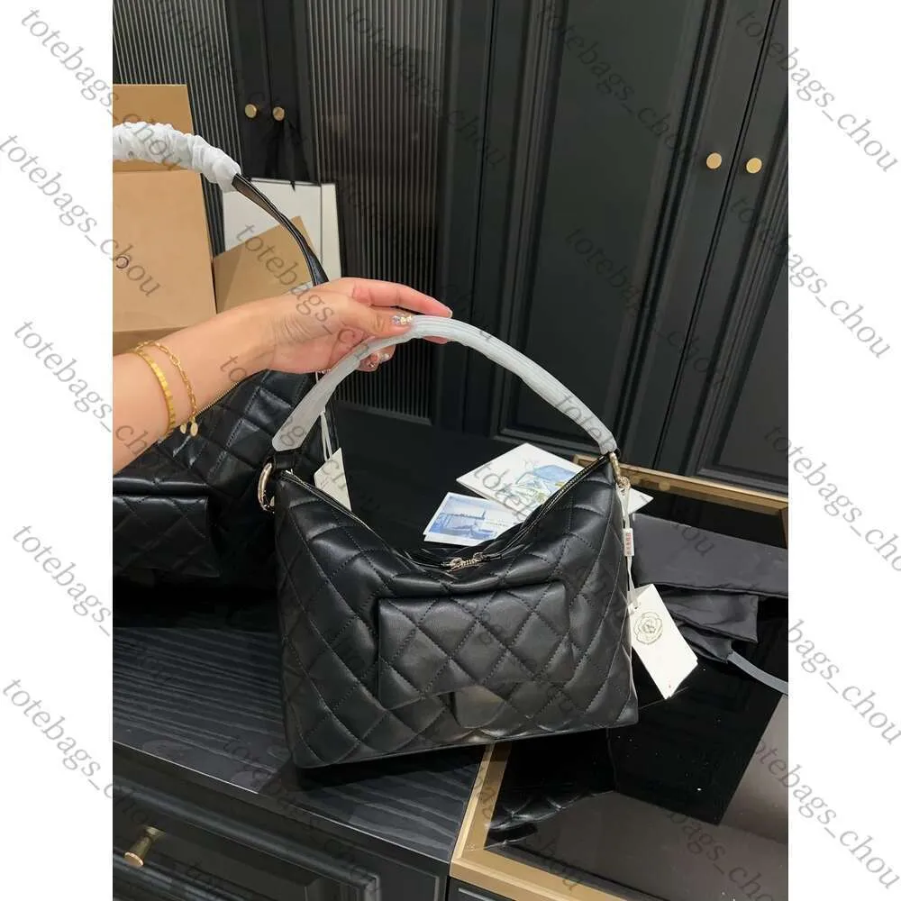 Saco de ombro de outono/inverno Bolsa de ombro novo temperamento que viajava macio e grande capacidade Bolsa de lingge Bolsa de bolsas portáteis Sacos de compras pequenas vento perfumado