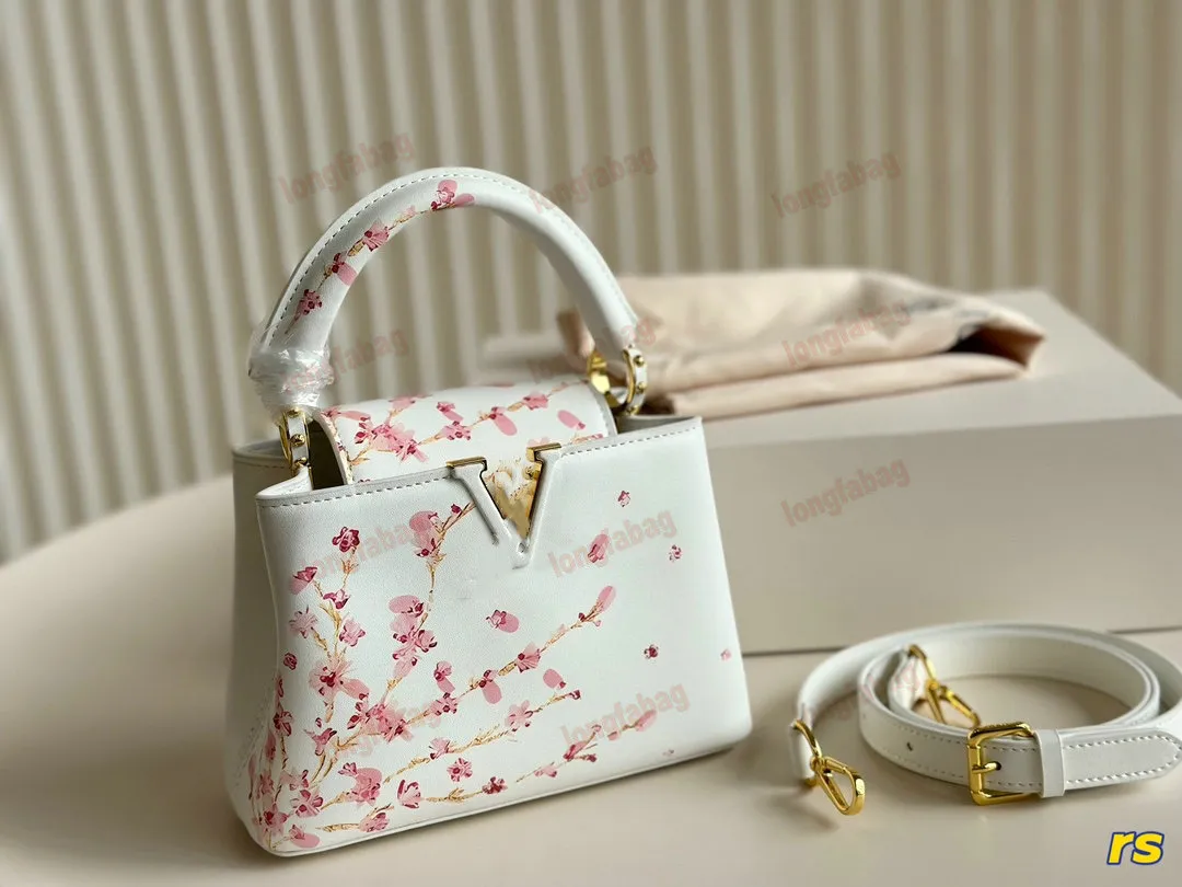 Designerin der neuen Dame's Bag Gold Schnalle Hardware Kuhläden Material Ladies Handtasche Mode klassische kleine Blumenelement -Umhängetasche