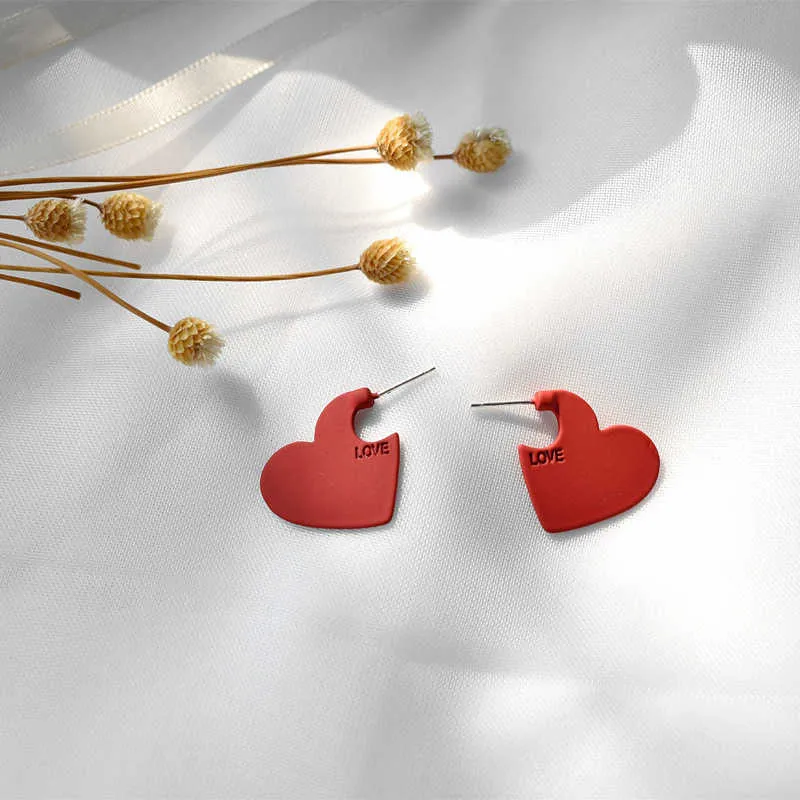 S925 Silver Needle Temperament Love Red Moute Moucles d'oreilles Femme Love Love Korean Edition Simplified C-Shaped Peach Heart Ear Bijoux