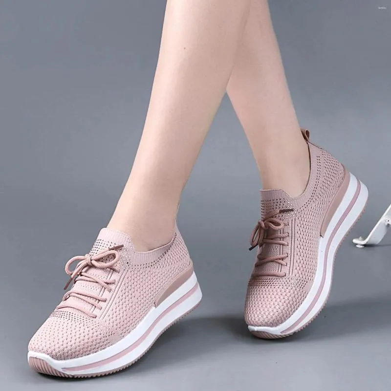 Sapatos casuais mulheres cunha de tênis de sola grossa meias de malha de malha de roupa externa Lace Up Up Breathable Sports Sports zapatillas de Mujer