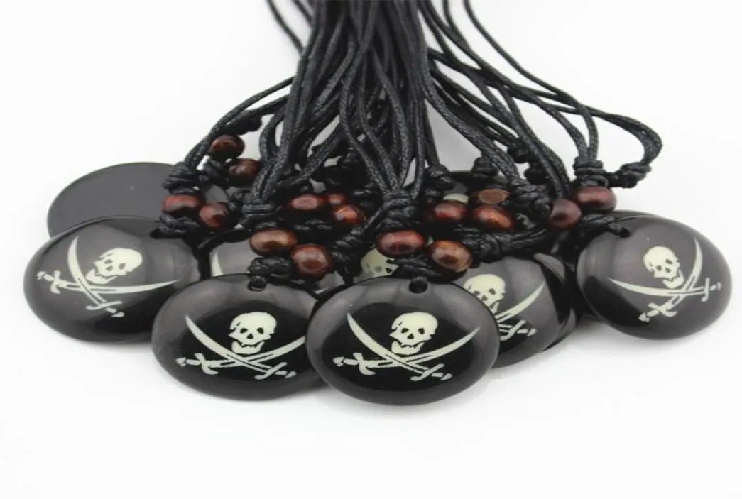 Fashion intero lotto 12pcslot cool boy men039s fatto a mano round dog pirate cranio ciondoli collana di pendenti regalo halloween mn35247479