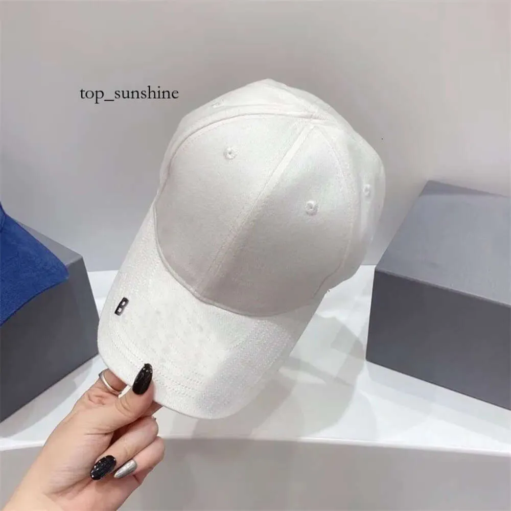 Kova Şapkası Moda B Tasarımcı Şapkalar Kadın Fitted Caps Sıradan farklı işlemeli delik Cappello Vintage Mektuplar Tasarım Beyzbol Kapağı Erkek Ayarlanabilir PJ054 H4