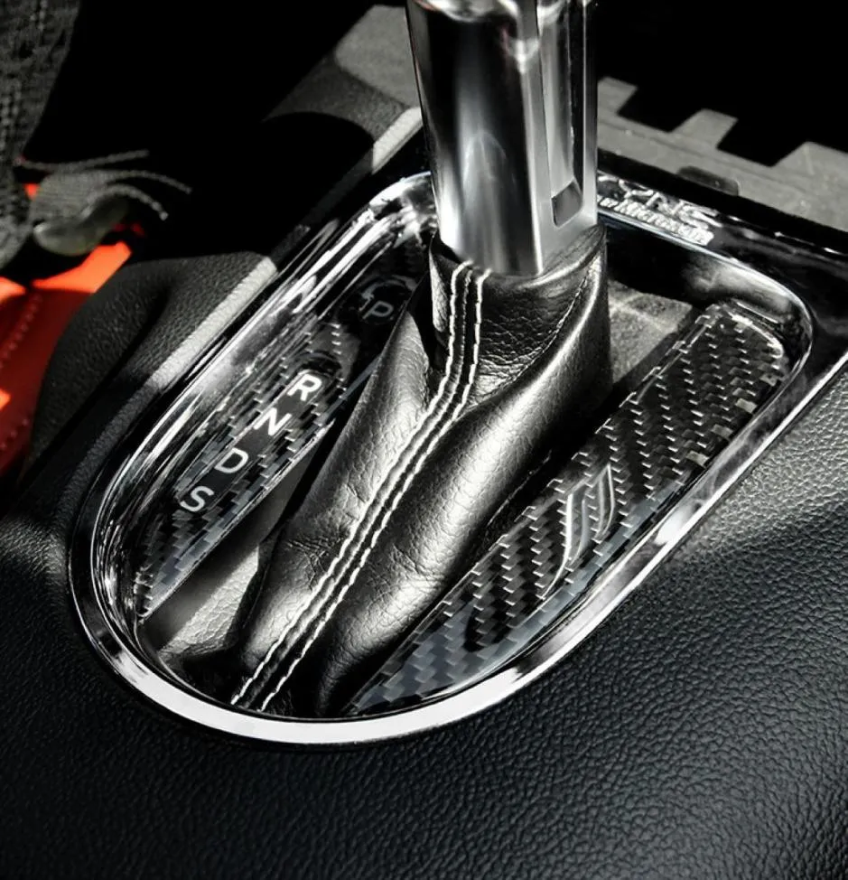 Kolfibercenter Konsol Gear Change Panel Trim Interior Decor 2 st för Ford Mustang 20152017 Bilstyling1488442