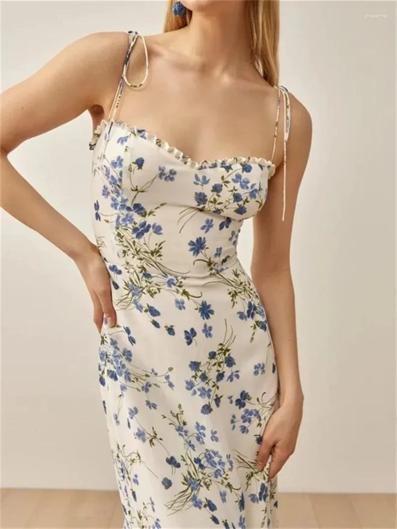 Günlük elbiseler kadınlar fransız romantik çiçek baskısı sling elbise bayanlar 2024 yaz tatlı ince seksi sırtsız askısız