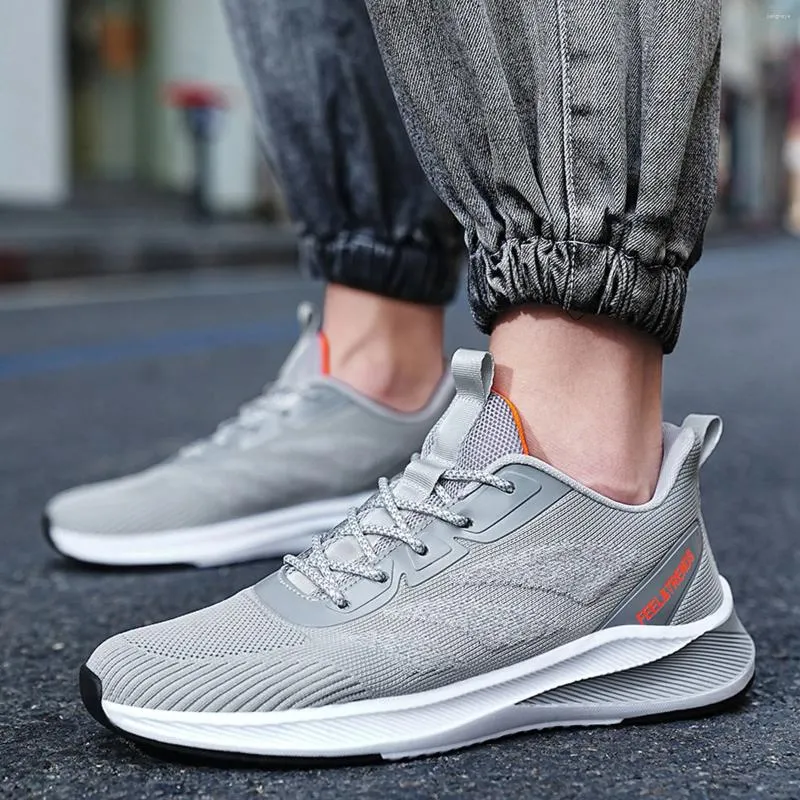 Casual schoenen mannen sport sneakers modieus massief kleur gaas ademen comfortabel veter schoenen heren sneaker tubinino