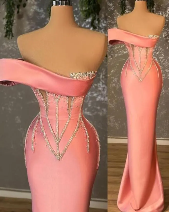 2022 Arabski Plus Size Aso Ebi Pink Luksusowe seksowne sukienki na studniówkę Kryzysowe Kryształy wieczór Formalne przyjęcie