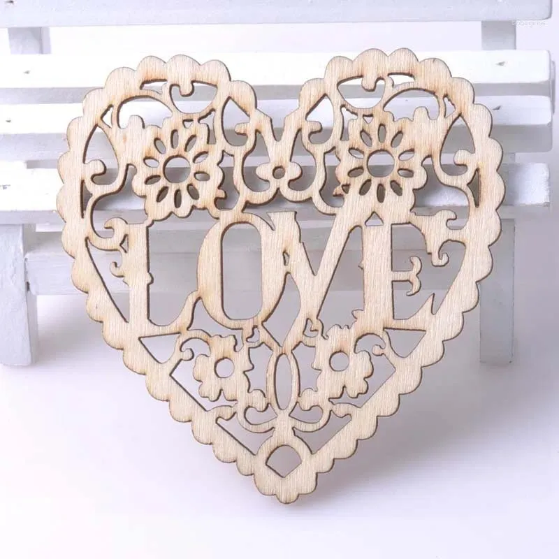 Figurine decorative 10pcs a forma di cuore Scrapbooking in legno artigianale inciso amore chatm per decorazione per la casa 80x80mm Mt0667