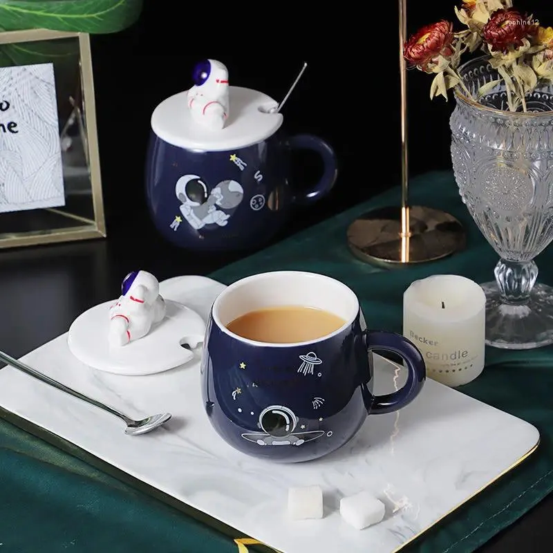 Mughe creative Ins Starry Sky Mug con cucchiaio di copertura Coppa di ceramica maschio e femmina studentessa Milk Coffee caffè