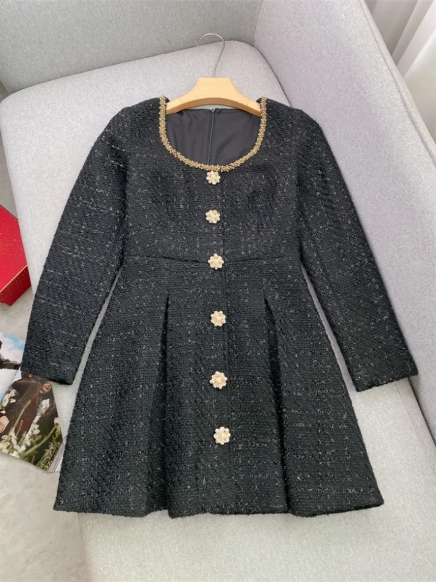 Spring Black Solid Color Beading Tweed Dress Long Sleeve Scoop Halsbindning Knappar Korta avslappnade klänningar W3D283968