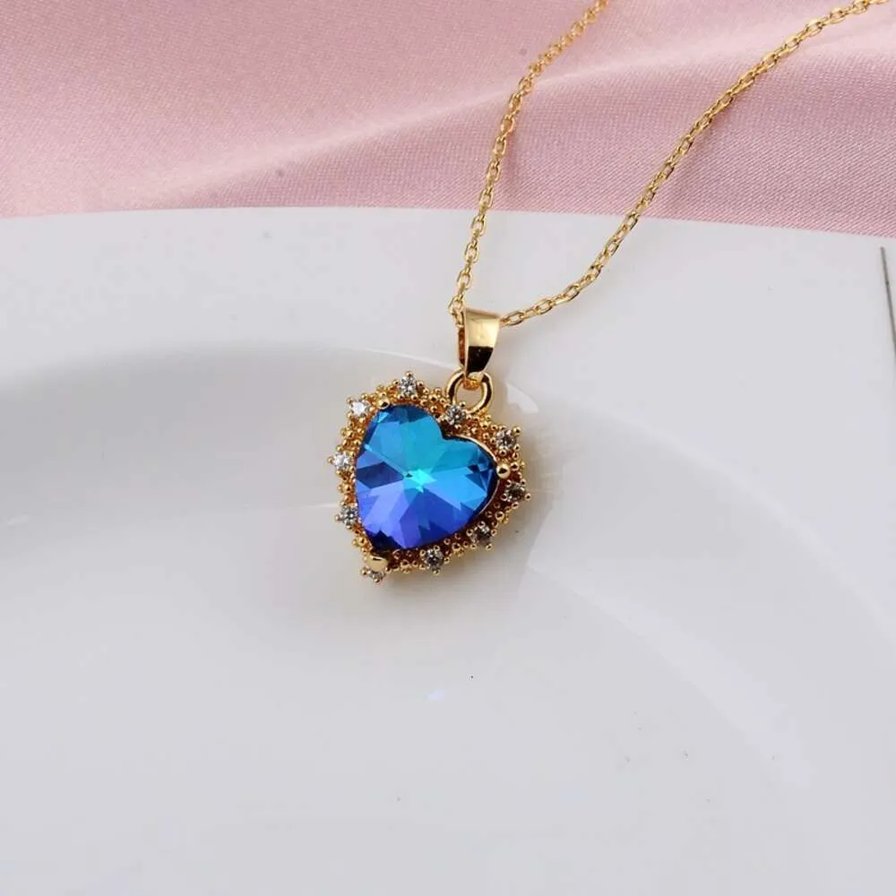 NOUVEAU BIELSE Collier de match chaud bleu Crystal Come Ocean Heart Collier de mode de la chaîne de clavicule courte