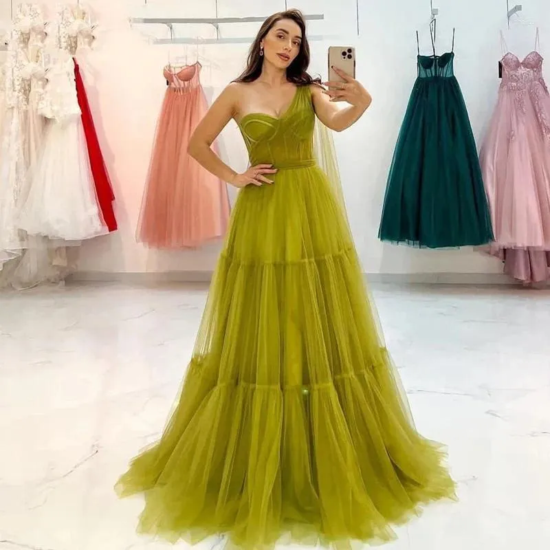 Robes de fête 2024 Sexy One Spoup Mustard Green Prom une ligne transparente à la longueur du haut Rouffon Tierred Tulle Robe de mariage pour les filles