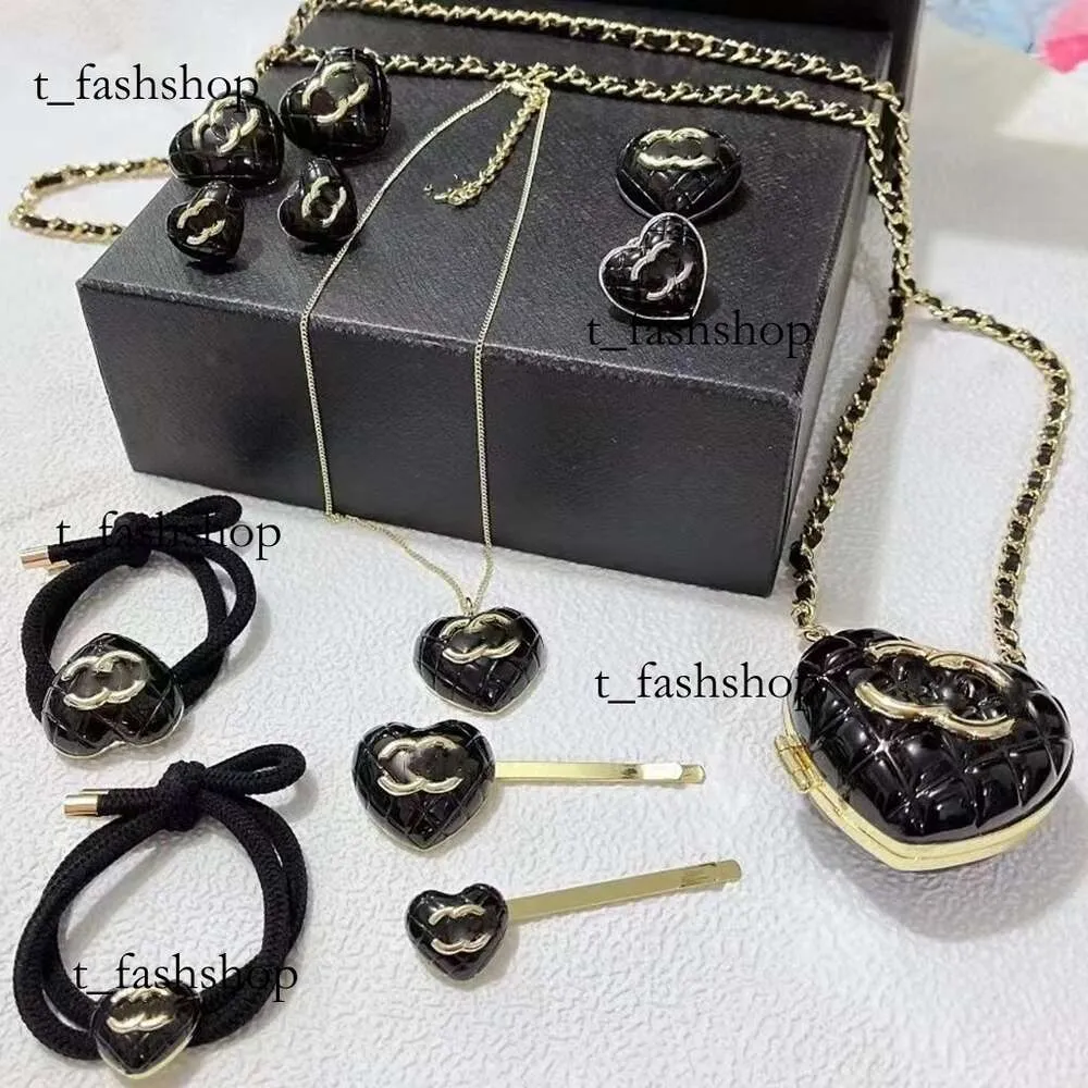 24 NEW CANCANAL DESIGNER KVINNS BLACK DIAMOND CONTERED HALLLABE MED CROSSBODY Sweater Chain Bag Accessories Fashion Märke Två C Halsbandörhängen Smycken 796