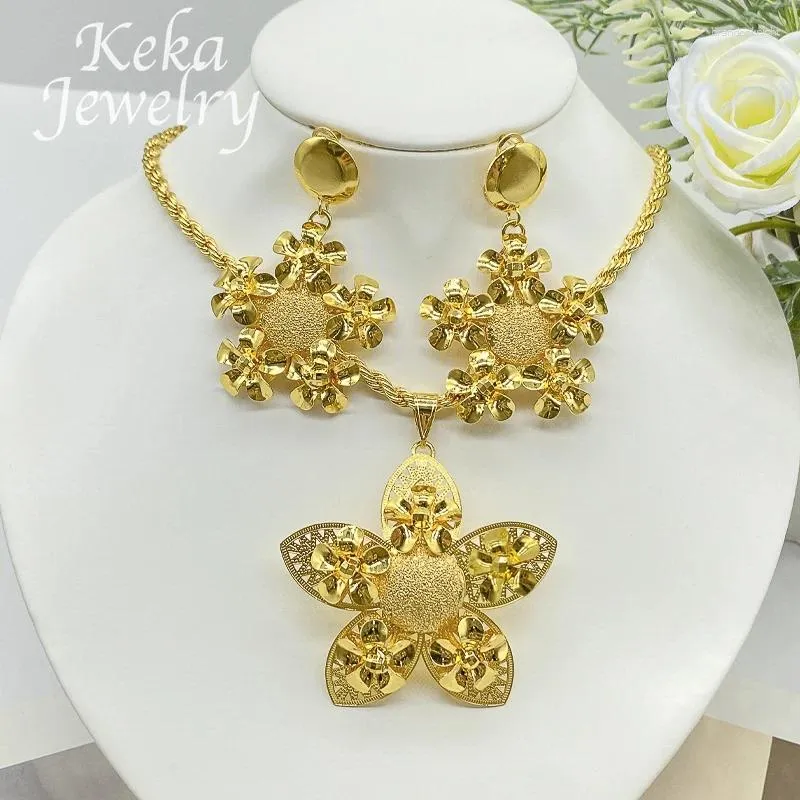 Collier Boucles d'oreilles Set America Africa 18K Gold Color Fleur pour les femmes Italien Dubaï Lady Ear Drop Party Wear Daily Wear Jewelry