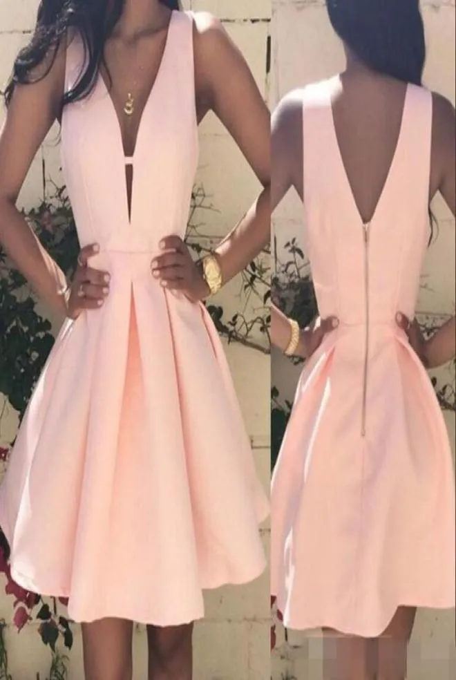 素敵なパールピンクショートホームカミングドレス2019安いラインvネックミニカクテルガウンパーティーウェアクラブドレス