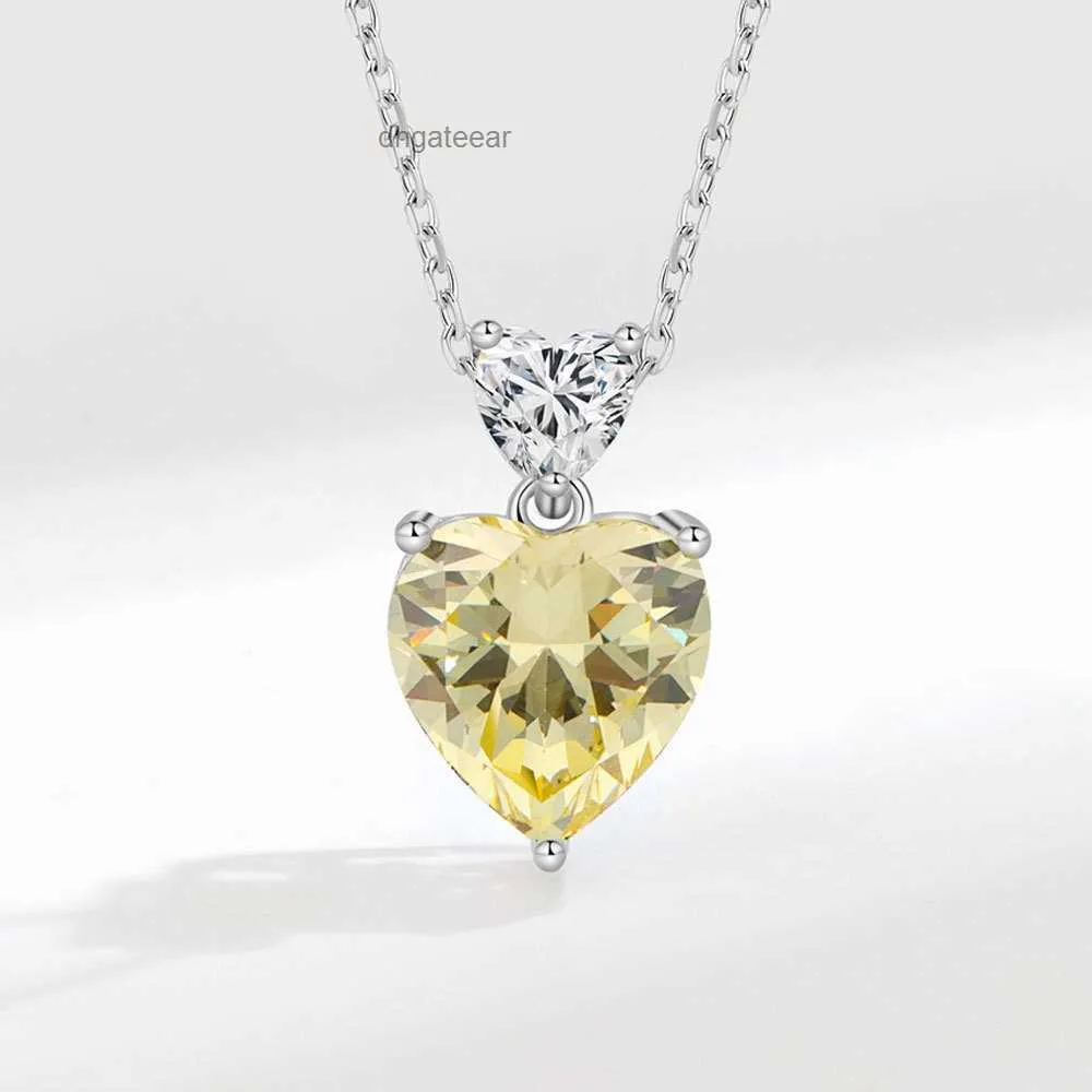 Diamond heart-shaped crystal pendant womens fashion light luxury pink diamond love large Zircon Pendant Jewelry