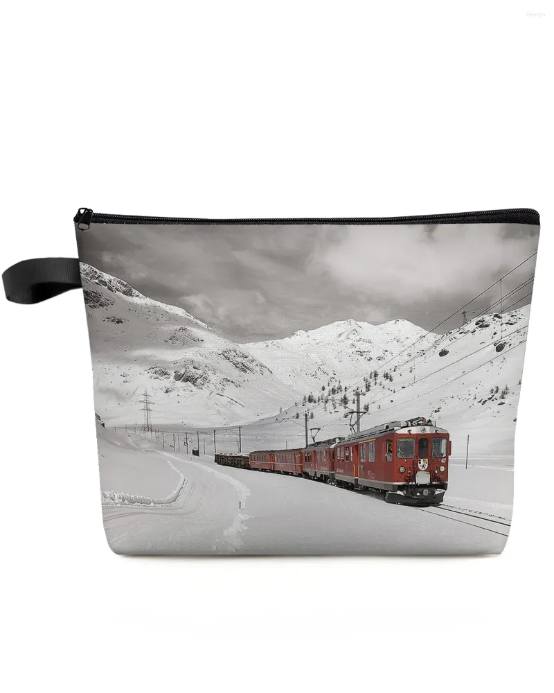 Cosmetische tassen Snow Mountain Mountain Red Train Make -uptas Pak Travel Essentials Lady Vrouwen Toiletorganisator Kids Storage Pencil Case