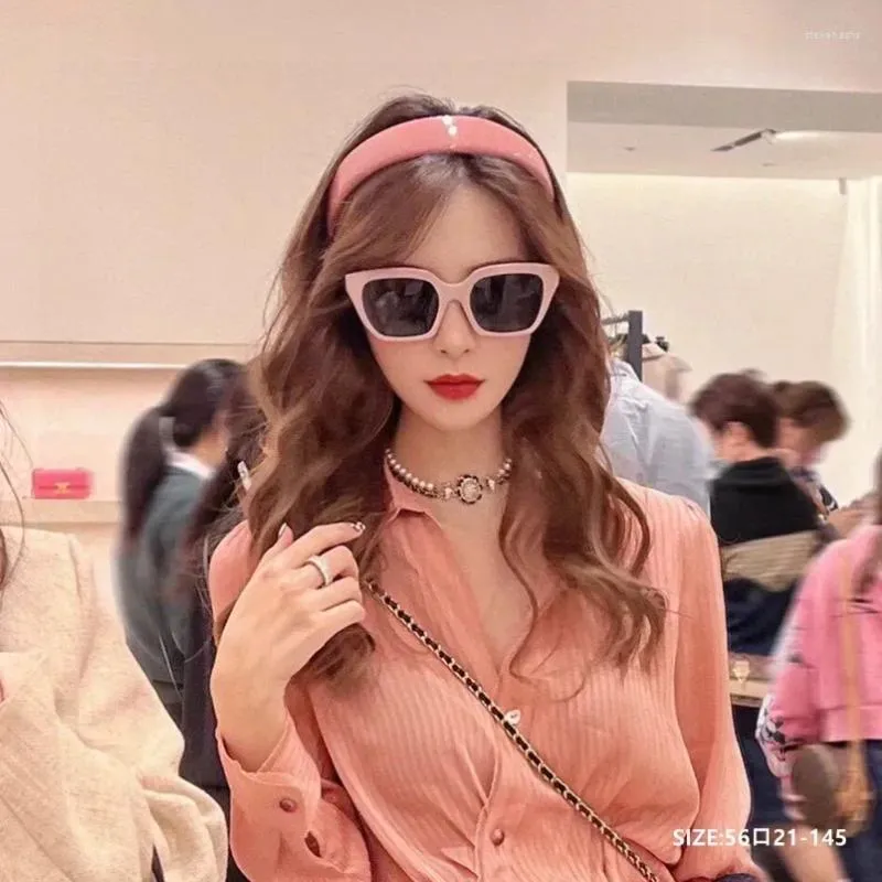 Sunglasses Celebrity Same Style Recommended By Many Bloggers As A Must-have Item For Fashion And Trendy Beach Pose Gods Goddesses