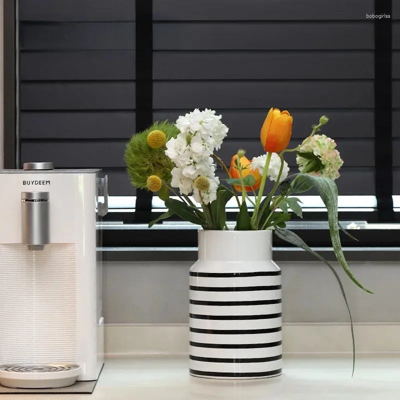 Vases Home Fourtin nordique noir et blanc Stripe Horizontal Color Couleur peinte en céramique Vase Décoration Sample