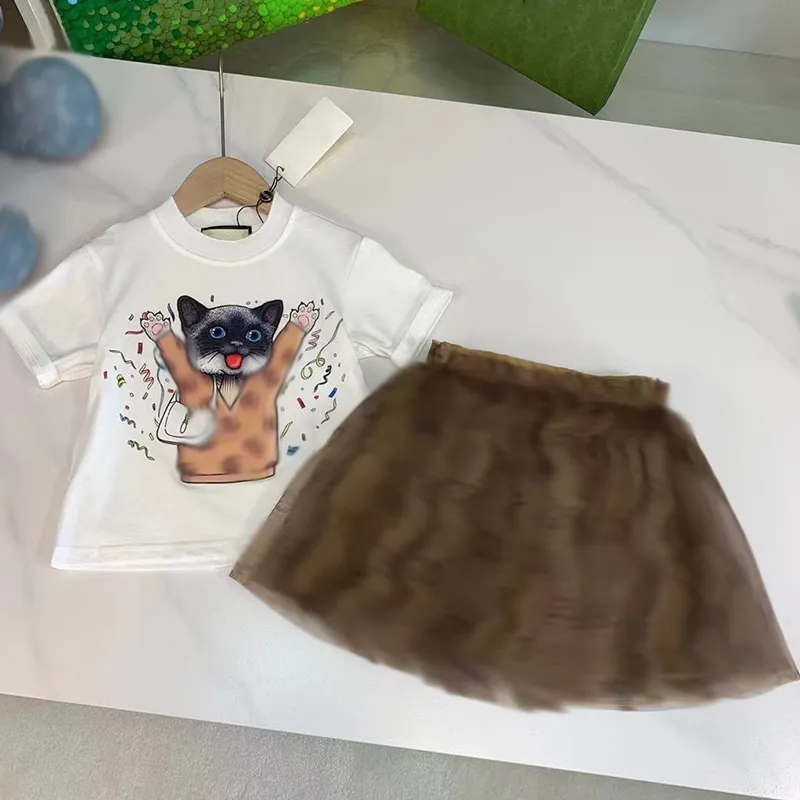 Girls Fluffy Galze Princess Skirt 2024 Nova garotinha elegante de camiseta curta de mangas curtas saia de malha