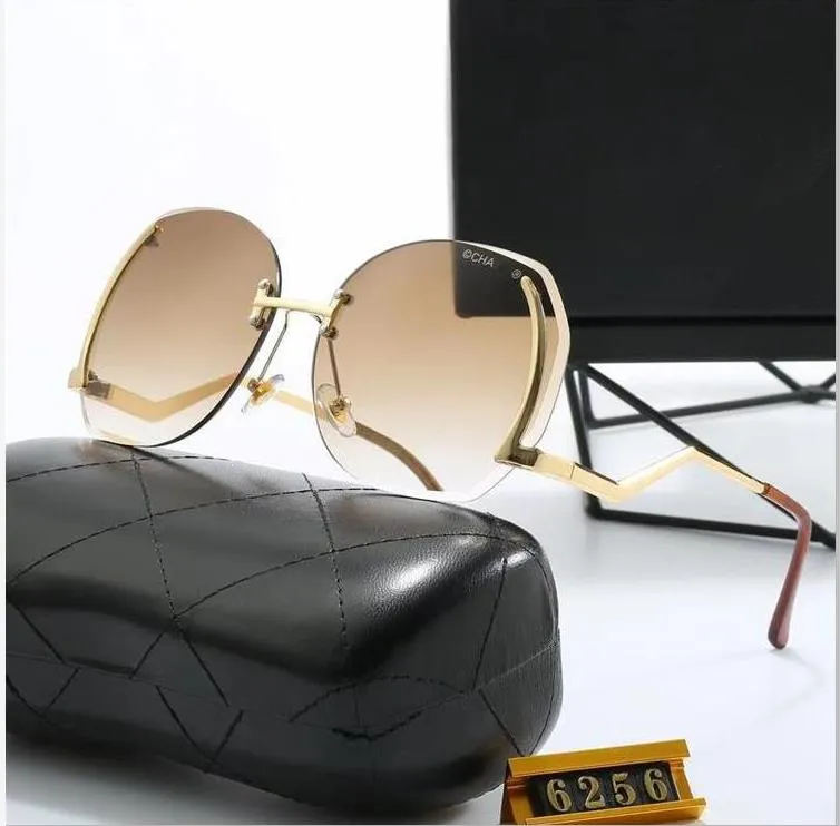 Mulheres óculos de sol Designer de luxo Eyewear Metal Metal Designers Sun Glasses Woman Lentes de vidro Crome Glass Compate de setembro com aipo de caixa adequado