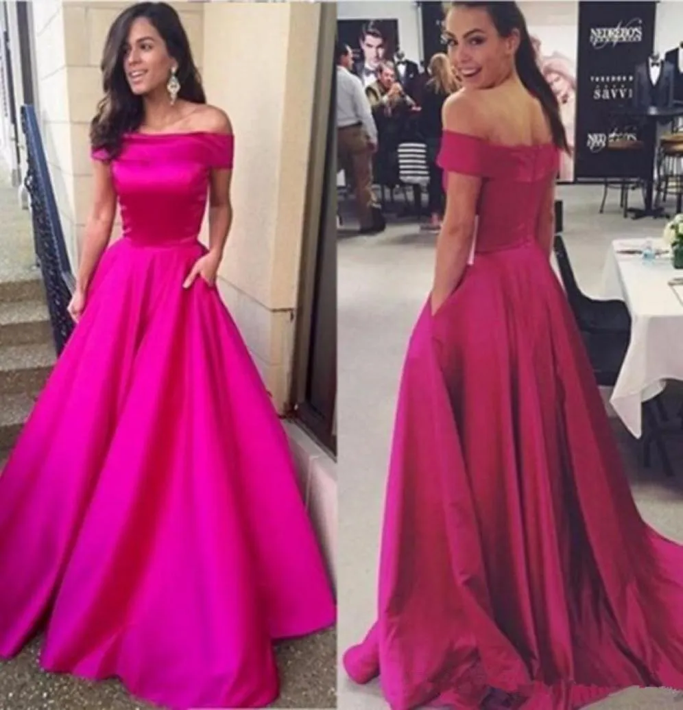 2019 Robes de bal longue fushcia couche de bateau sur l'épaule à manches courtes en satin rose