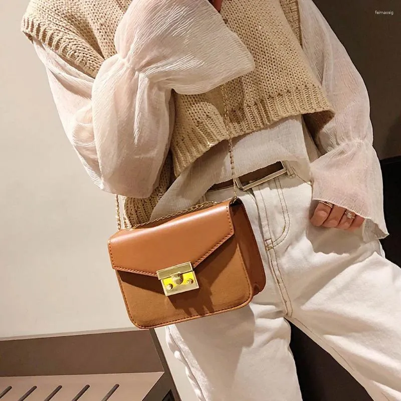 Axelväskor mode helt enkelt pu läder crossbody väska för kvinnor 2024 vinter fast färg messenger lady kedja resor liten handväska