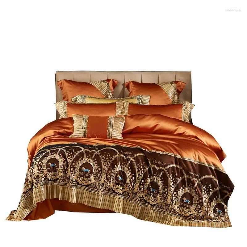 Conjuntos de ropa de cama Bordado de alta gama conjunto de cuatro piezas Cubierta de colcha de satén de encaje de lujo COPORTOR DE OCHO PIRE