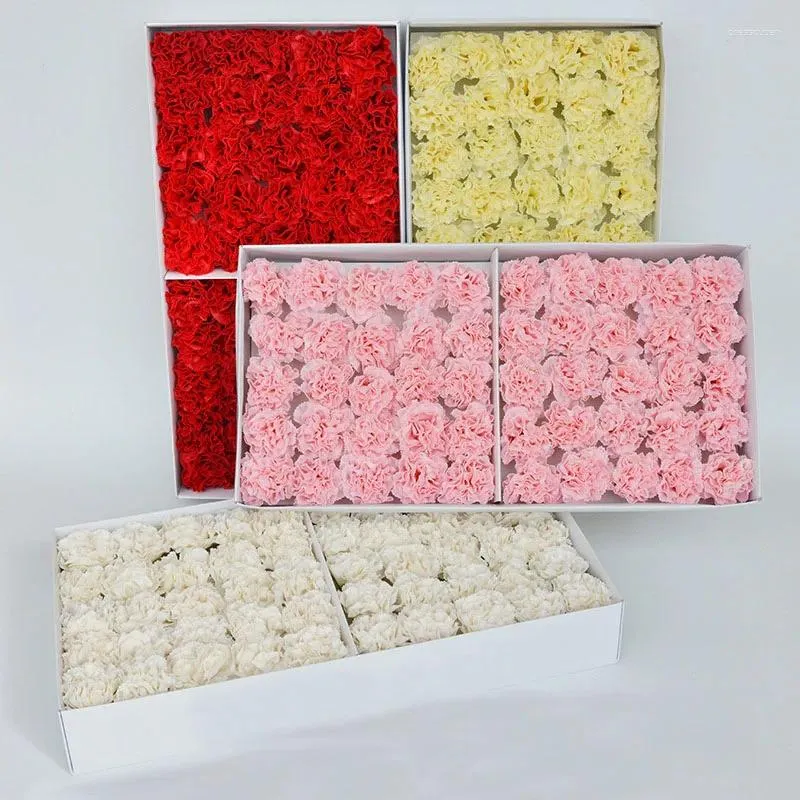 Fleurs décoratives 10 / 50pcs Carnation de savon 6x6,5 cm Tête de fleur artificielle W base éternel Boîte cadeau de bricolage Bouquet pour l'anniversaire de la fête des mères