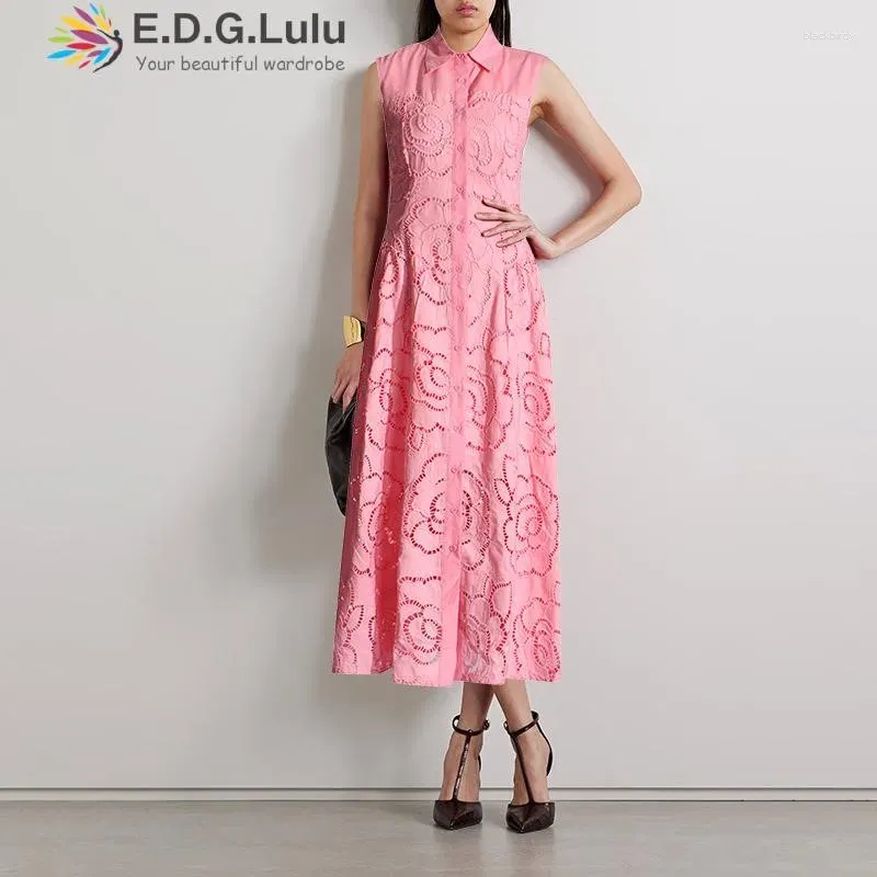 Lässige Kleider Edglulu hochwertiger Mode Turndown Kragen Single Row Schnalle Pink Long Dreses für Frau Hollow Sticked Spitzenkleid