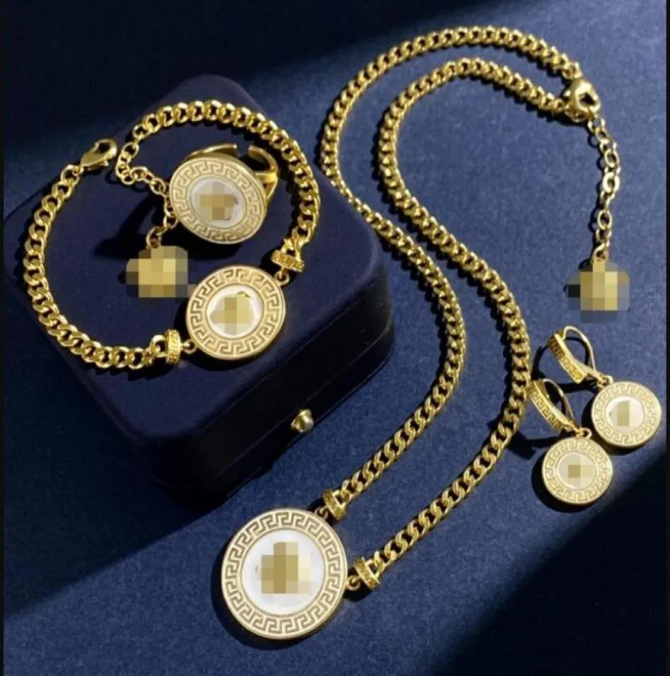 Nouveau collier de mode Bracelet Stud-Orear Rings Rings Set en émail Résine Pendant Couleur en laiton Émail Dames Designer Jewelry Gifts HMS18 - 015949095