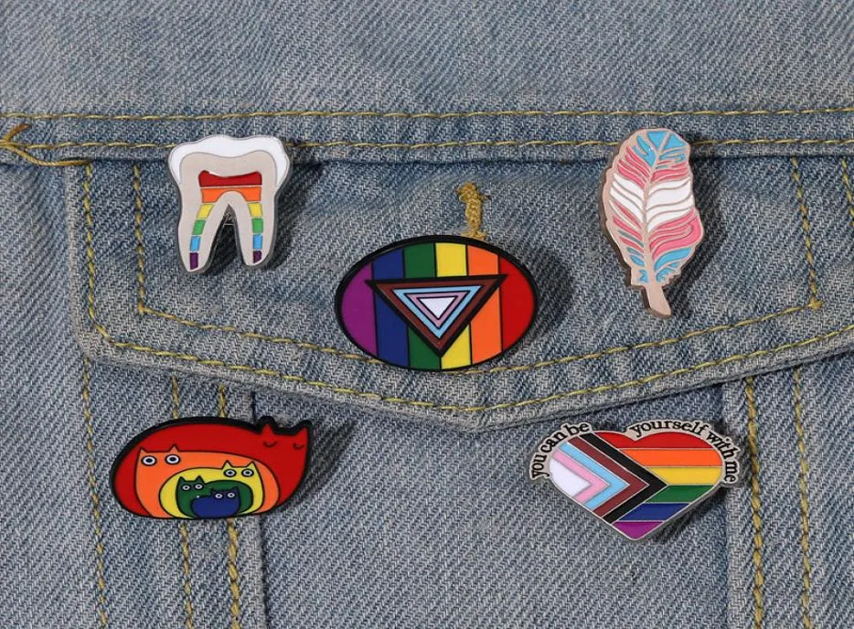 LGBT Pride Entamel Pins Custom Rainbow Book Cats Feather Tooth Heart Shape Brooches Badges Badges Bijoux Gift For Partner Lover9294884