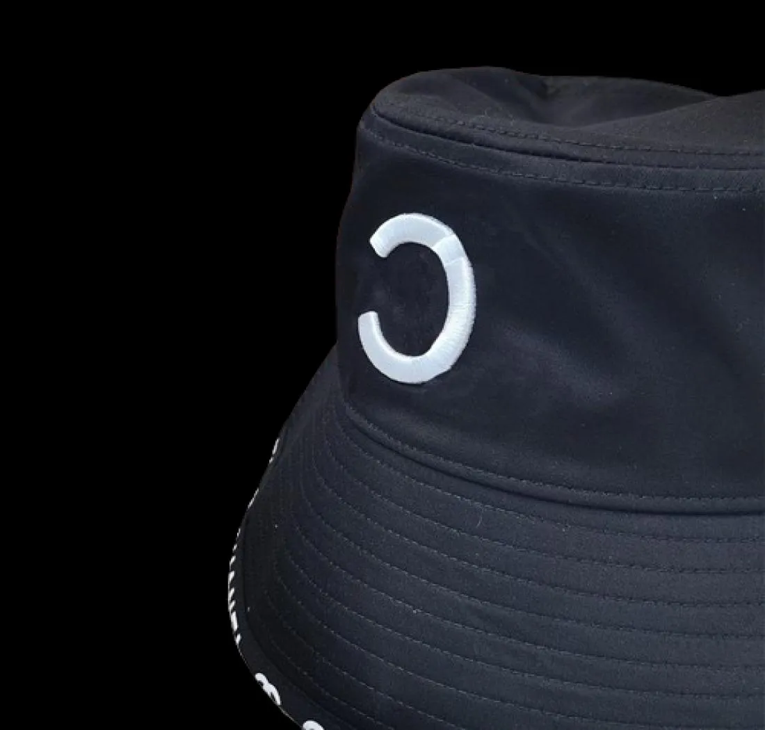 Baquet chapeau Paille Paille top chapeaux pour hommes boucles de femme de concepteur de luxe Patchwork Men noir blanc classique Street broderie Qualité 5913814