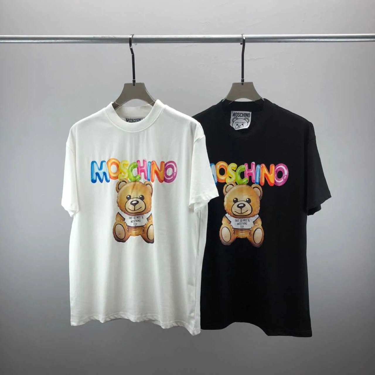 Modieuze Europese stijl mos korte mouwen top met teddybeer letter print unisex t-shirt top voering