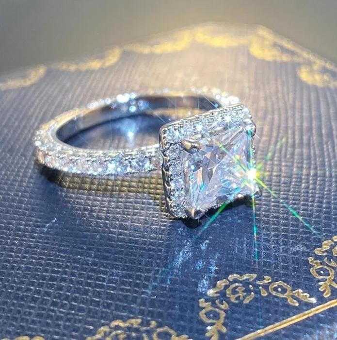 Bröllopsringar Huitan Fashion Contracted Square Crystal Zircon Women Ring Engagement Party Kvinnliga Finger Jewelry6603517
