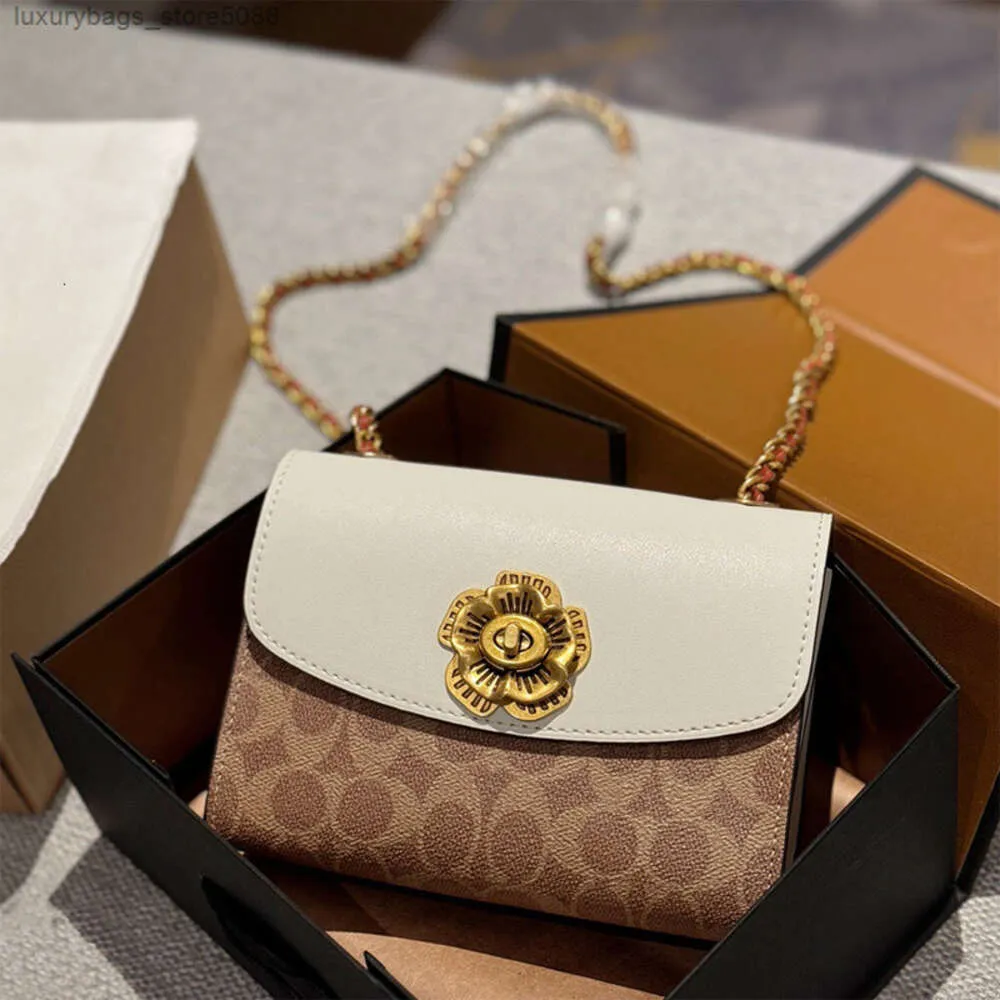 O designer de bolsas de marca vende bolsas femininas com 65% de desconto novo de pudim revestido Mini Camellia Chain Bag Parker Small for Women