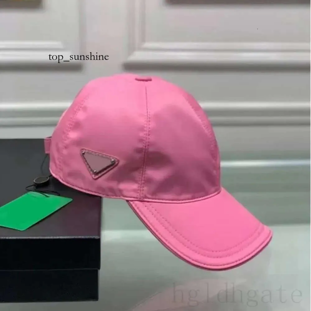 Bucket Hat Sunshade Beach Hat Unisex Caps Trendy Bule Pink distinktiv med krökt grim snapback fast färg Klassisk gemensam monterade hattar Designer PJ051 G4