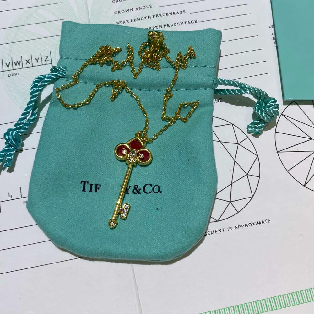 Tiffanyjewelry Luxury Tiffanybead Pendant Necklaces Womens Designer Jewelry Fashion Street Classic Ladies Key Necklace Holiday Gifts WIZN