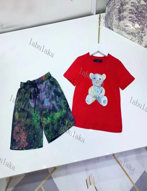 Set di abbigliamento da design di lusso per bambini maglietta rossa bianca nera monogrammata corta marca di moda britannica per bambini estate tria2574971