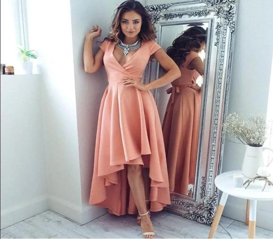 Modern High Low Long Coral Prom Dresses 2017 Sexig Deep Vneck Kort ärmar Formella klänningar Evening Party Wear Summer Cocktail Dres9537196