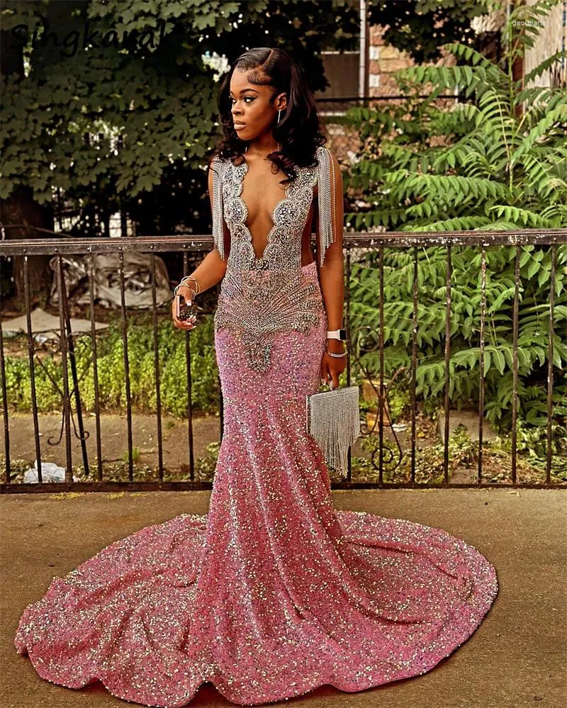 Party Dresses Sparkly Pink Long Prom Dress 2024 For Black Girls Pärlor Kristaller Rhinestones Tassels paljetter Klänning Kvällsklänningar födelsedag