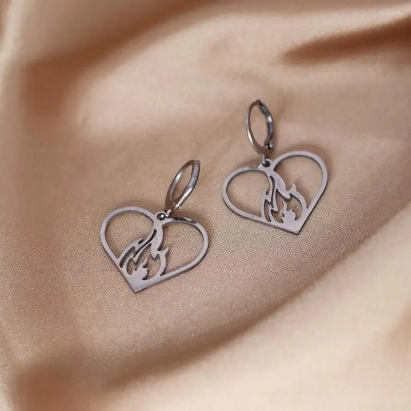 Boucles d'oreilles goujons Kinial Heart on Fire Pendentif en acier inoxydable de charme Love sacré Burning Laser