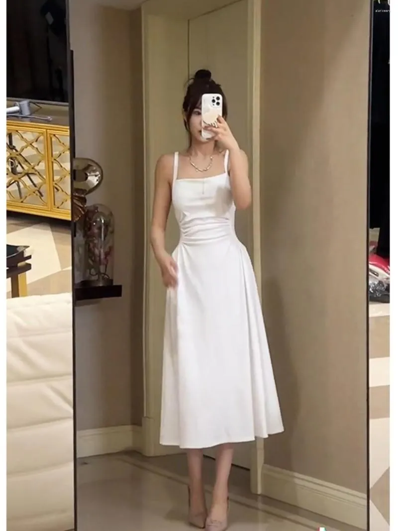 Abiti casual Insta Sling Dress 2024 White White White High Alta elegante Slim Sexy Sexy Vaccation Style Gonna